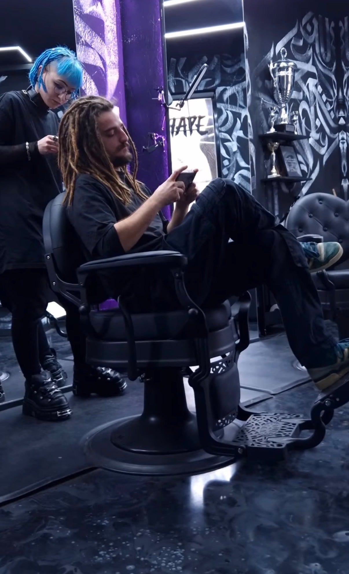 CONSTRUIM DREADLOCKS.
CORECT.